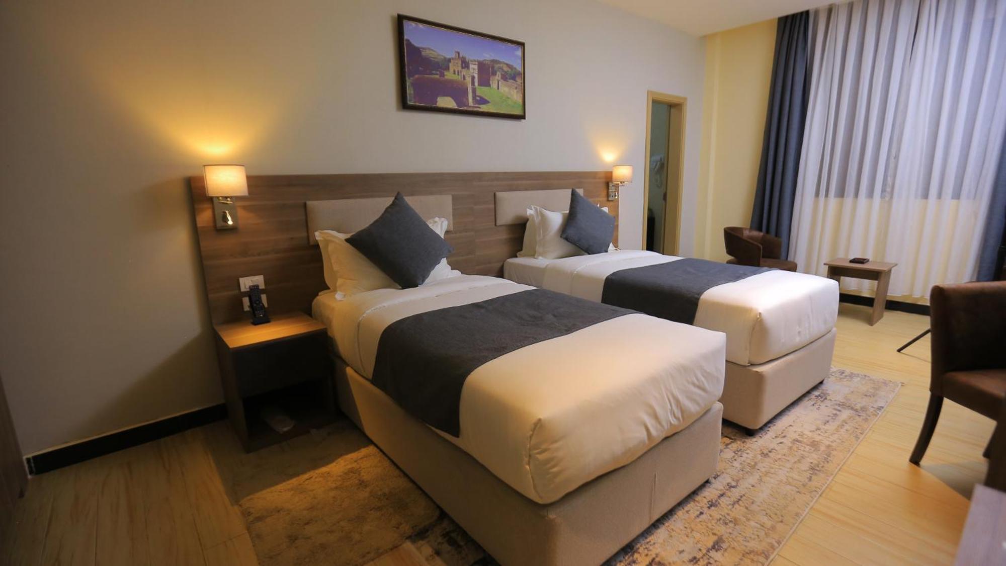 Triple E Hotel And Spa Аддис-Абеба Экстерьер фото
