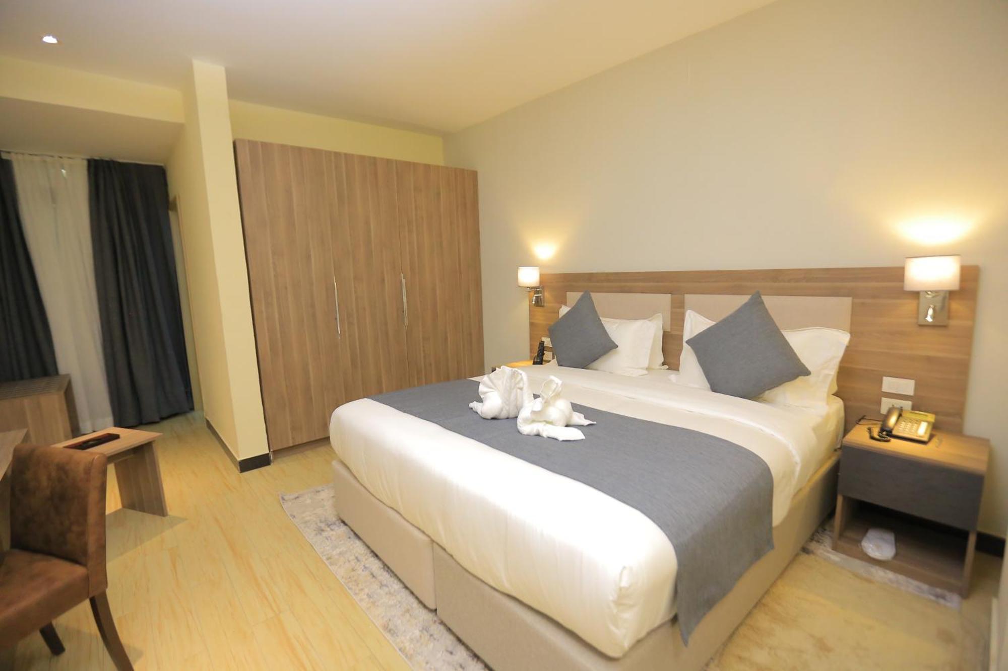 Triple E Hotel And Spa Аддис-Абеба Экстерьер фото