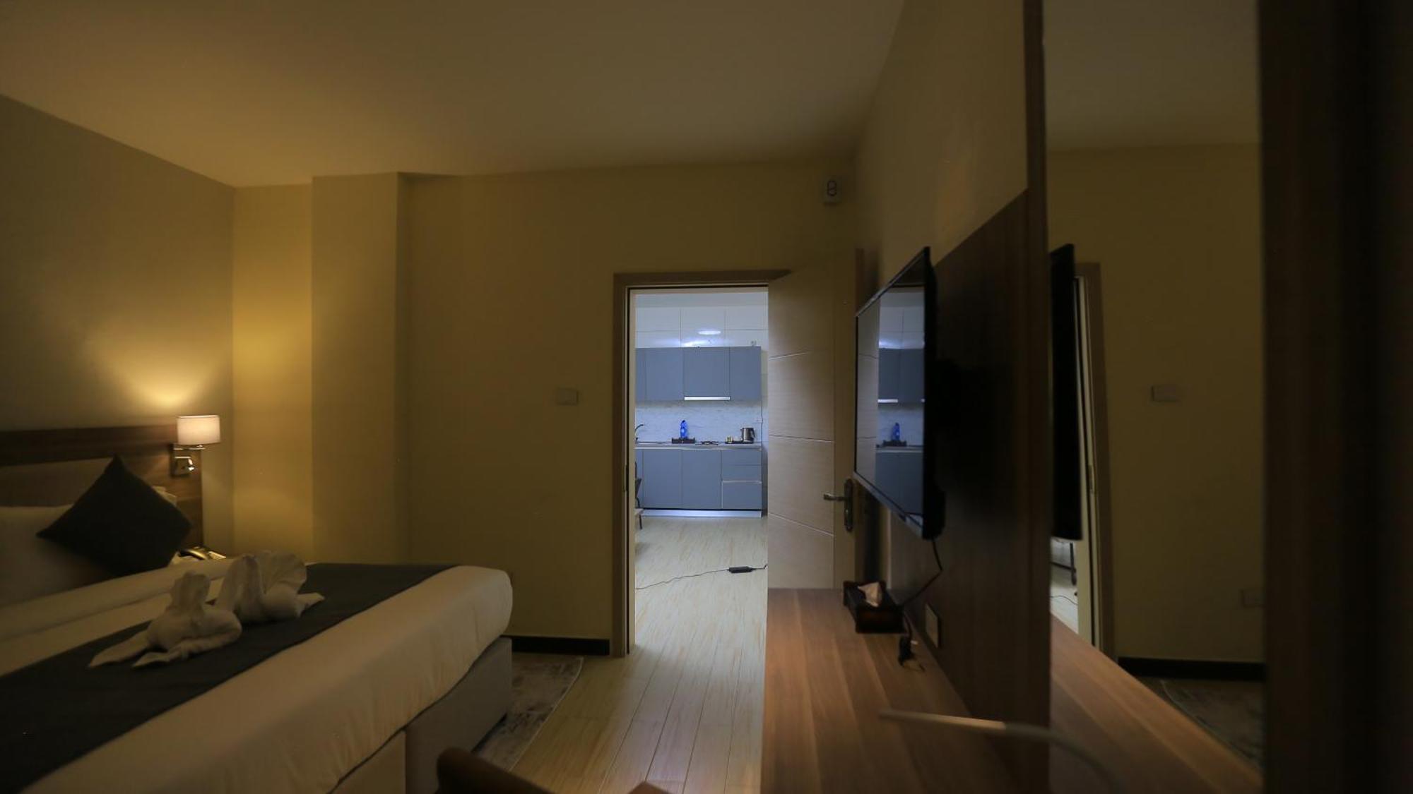 Triple E Hotel And Spa Аддис-Абеба Экстерьер фото